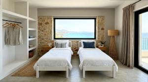 Home Villa with 5 bedrooms in Mylopotas with pool