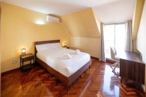 New and renovated penthouse with a terrace in the center 2C