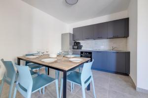 Spacious and refined 3 bedroom duplex KARP1-1