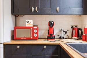 Modern 1-Bed in West Kensington Near Tube