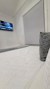 Private Queen Suite in Prime Downtown Location