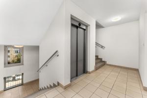 Halszki Homely Apartment by BookingHost