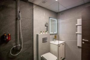 VS Exclusive Luxury Delux Studio with King Bed and Parking