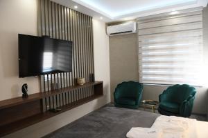 VS Exclusive Luxury Delux Studio with King Bed and Parking