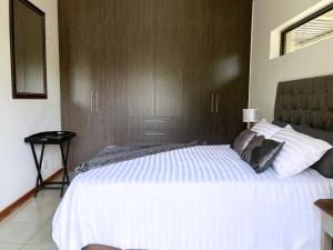 Quiet Blairgowrie Garden Cottage Close to Sandton