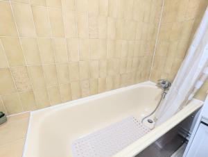 Grand studio calme balcon