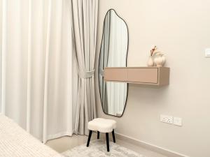 Stylish 1BR with Marina Views Near Metro & JBR