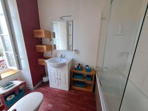 Duplex cosy - charme et confort à 100 mètres des thermes et des sentiers