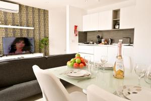 Sunny Seaview In Central Sliema - Happy Rentals