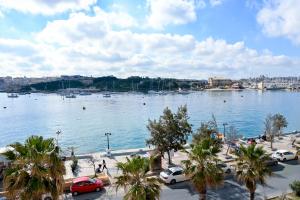 Sunny Seaview In Central Sliema - Happy Rentals