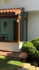 Beachfront Duplex 3-BR in Pelitköy, Beach Access