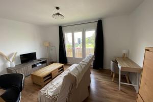 Very quiet and bright apartment in Caen