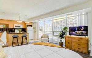 Sunny Studio in the Heart of Downtown