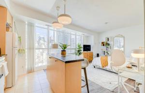 Sunny Studio in the Heart of Downtown