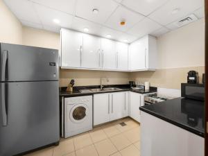 Ain Dubai & Sea View with Beach Access