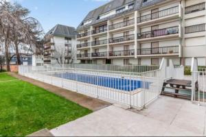 Swimming pool and view in Trouville-sur-Mer