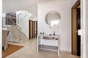 Casa Jacadi Luxury Villa, Private Pool, Rooftop terrace with sea View!