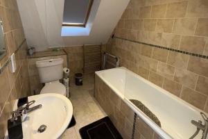 Apartment - Sleeps 4 - Parking - Wifi