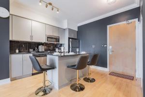 1BR Skyline Stay wiith Stylish Condo Near CN Tower