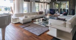 Spacious traditional house with garden and pool