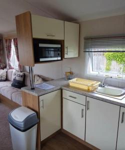 Caravan At Merryfield And Sandfield Park In Chapel St Leonards Ref 54037N