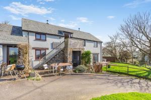 3 Bed in Marhamchurch oc-m34745