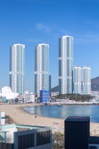 Casa Mira - Songdo Oceanfront House with Garden
