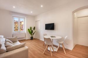 Binario 79 5Terre 8min-In front of the station,A-C