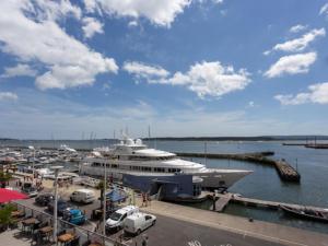 Panorama - 180-Degree Harbour Views