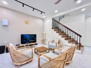 Balcony house JB Sentosa 12 Pax CIQ & Mid Valley