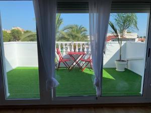 El ático de Charly, 1 minuto metro