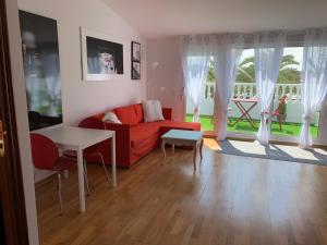 El ático de Charly, 1 minuto metro