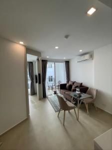 Beautiful 1 BR with Big Balcony and Lagoon Pool