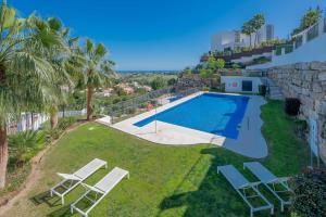 Paradisiacal 3 BDRM Apt with Sea Views, Gym & Spa