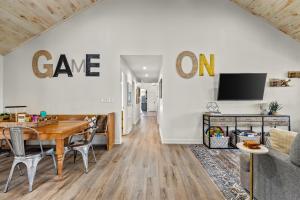 Leipers Fork Hilltop Home on 12 Private Acres near Franklin and Nashville