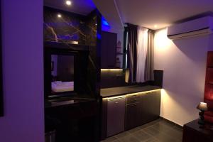 Deluxe Suite 214 - Castle De Paris