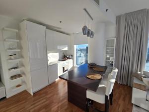 Tornimäe Apartment Floor 13