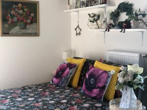 Cozy Apartment Prague Airport- 5 minute drive from AirPort