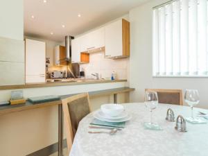 Peregrine - Poole Quay Location with Partial Harbour Views