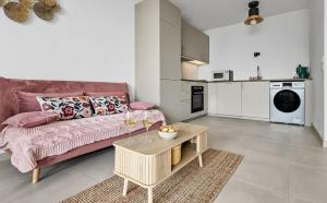 Appartement lumineux RDC avec jardin et piscine