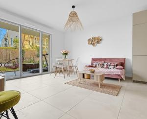 Appartement lumineux RDC avec jardin et piscine