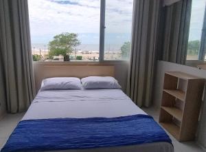 Apto no centro com vista para o mar, com churrasqueira