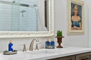 The Bentley, Luxury Boutique Stay in Downtown Milwaukee