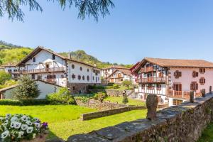 Gran casa rural con encanto rodeada de naturaleza