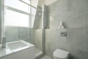Cozy 2-Bedroom Flat in Central West London