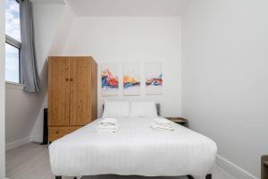 Cozy 2-Bedroom Flat in Central West London
