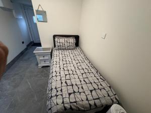 Luton Retreat - Modern 2 Bedroom Studio Near Town Centre, Station and Airport