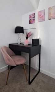 Rosie House 3 bedroom House in Sandbach with Parking