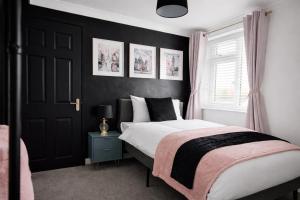 Rosie House 3 bedroom House in Sandbach with Parking