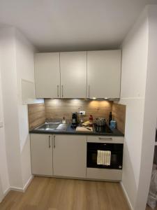 Balcony - Central Apartment - Free Parking